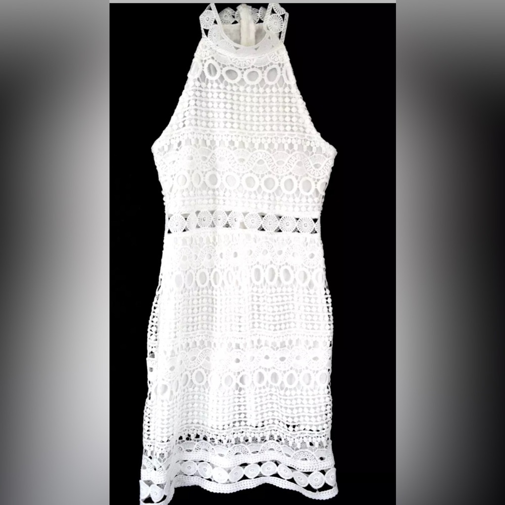 NWOT  White Crocheted Dress Bare shoulders Flattering Lined Sexy & Elega…